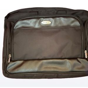 SAMSONITE LAPTOP CARRIER. Used by everyone